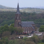 15_Kerk Vijlen torent hoog boven het landschap uit